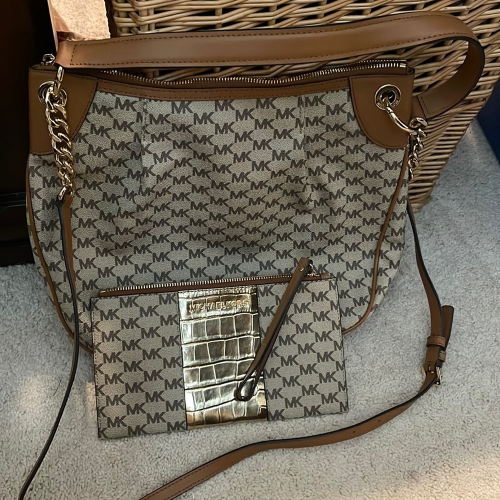 Michael Kors Purse with wristlet